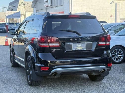 Pitch Black Clearcoat 2018 Dodge Journey Crossroad