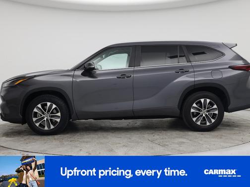 Gray 2024 Toyota Highlander XLE