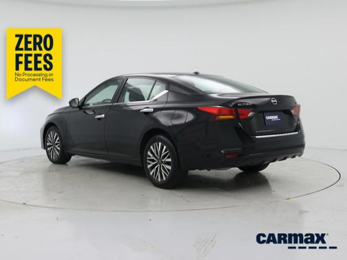 Black 2023 Nissan Altima SV