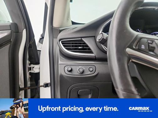 White 2018 Buick Encore Essence