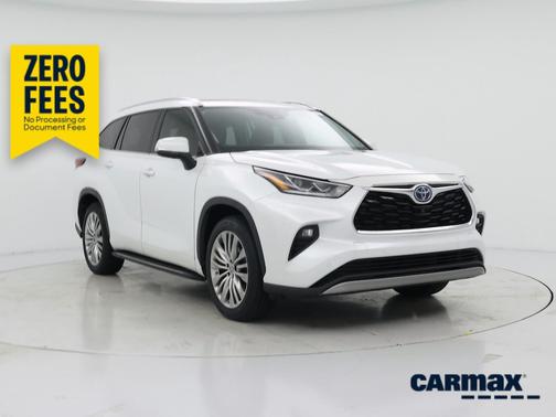 White 2022 Toyota Highlander Hybrid Platinum