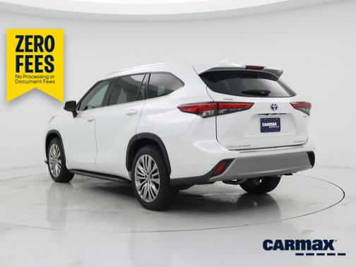 White 2022 Toyota Highlander Hybrid Platinum