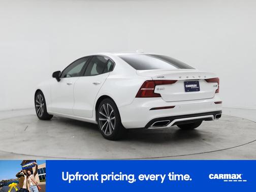 2022 Volvo S60 B5 Momentum