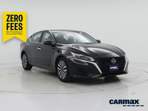 Black 2023 Nissan Altima SV
