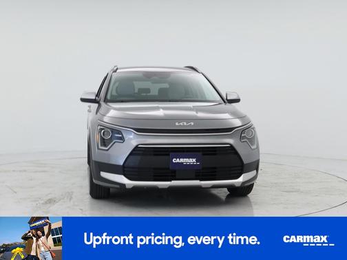 Silver 2024 Kia Niro EX