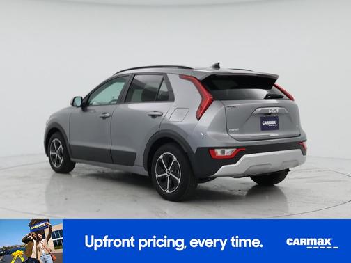 Silver 2024 Kia Niro EX