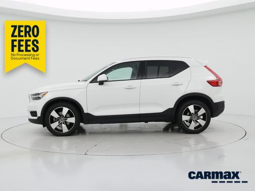 White 2020 Volvo XC40 T5 Momentum