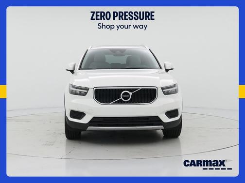 White 2020 Volvo XC40 T5 Momentum