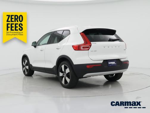 White 2020 Volvo XC40 T5 Momentum