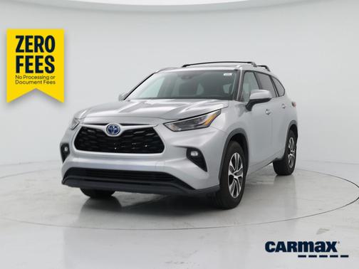 Silver 2023 Toyota Highlander Hybrid XLE