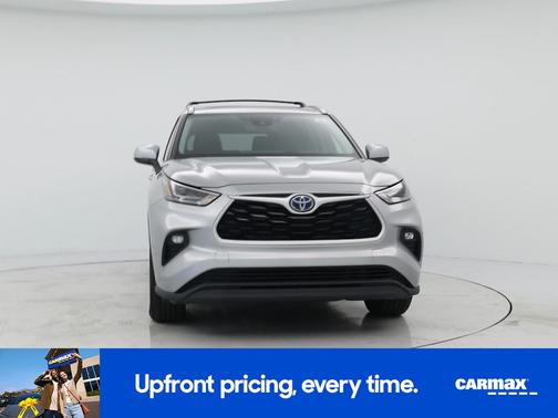 Silver 2023 Toyota Highlander Hybrid XLE