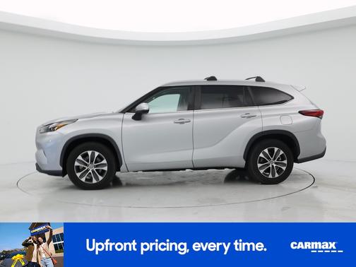 Silver 2023 Toyota Highlander Hybrid XLE