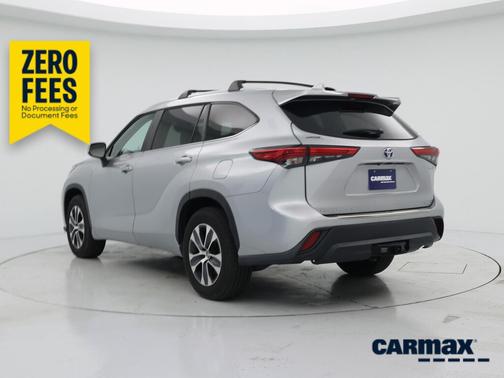 Silver 2023 Toyota Highlander Hybrid XLE