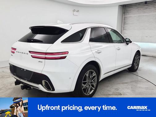 White 2022 Genesis GV70