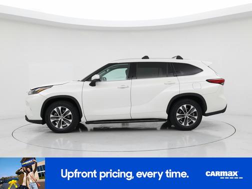 White 2021 Toyota Highlander XLE
