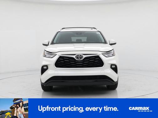 White 2021 Toyota Highlander XLE