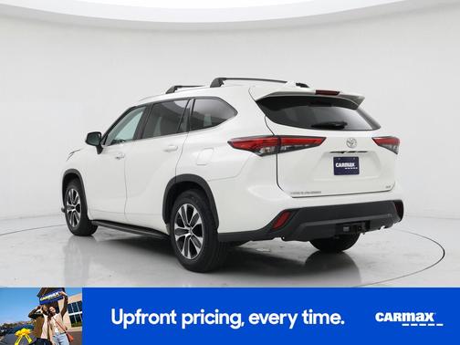 White 2021 Toyota Highlander XLE