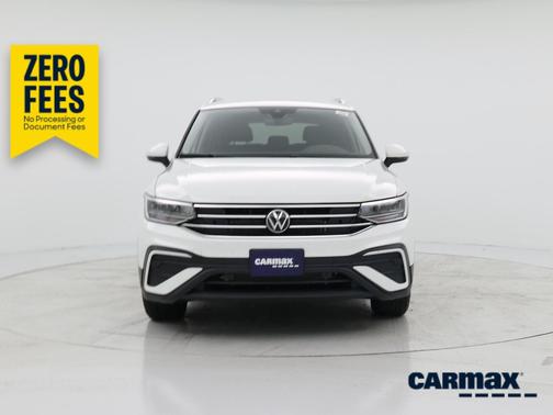 White 2024 Volkswagen Tiguan SE