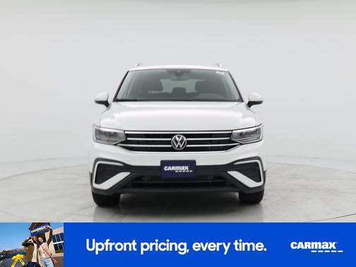 White 2024 Volkswagen Tiguan SE