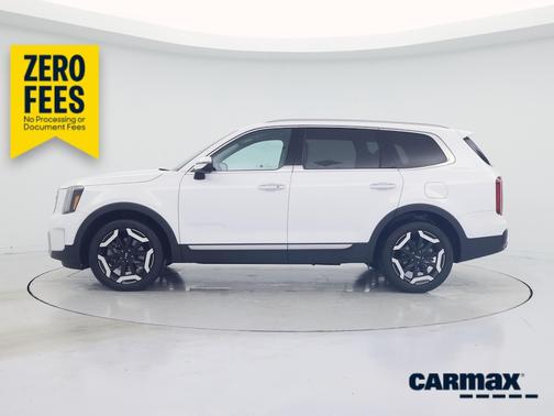 White 2023 Kia Telluride S