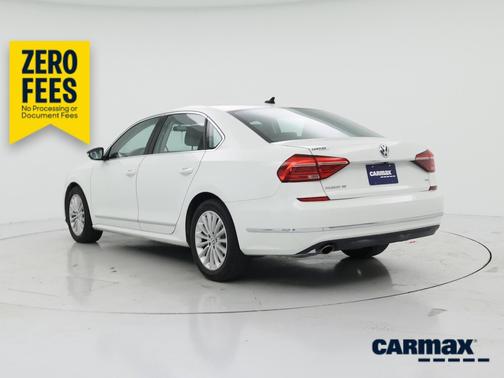 White 2016 Volkswagen Passat SE