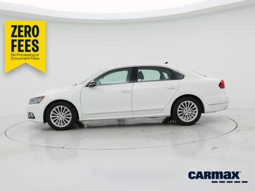 White 2016 Volkswagen Passat SE