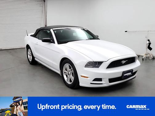 White 2014 Ford Mustang