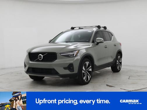 2025 Volvo XC40 B5 Ultra Bright Theme