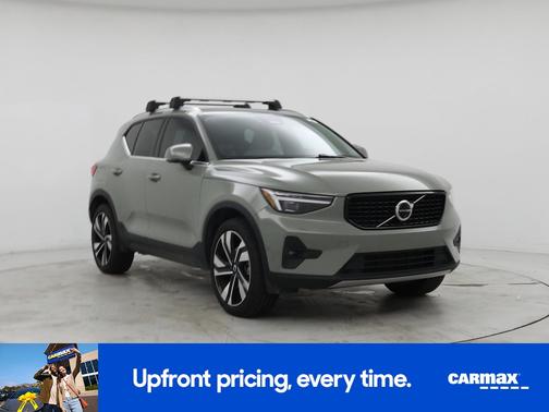 2025 Volvo XC40 B5 Ultra Bright Theme