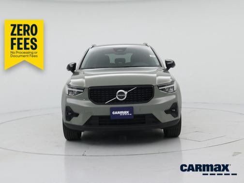 Green 2023 Volvo XC40 B5 Plus Dark Theme