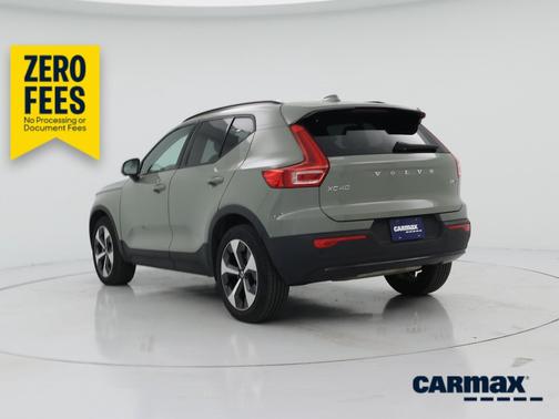 Green 2023 Volvo XC40 B5 Plus Dark Theme
