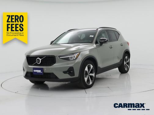 Green 2023 Volvo XC40 B5 Plus Dark Theme