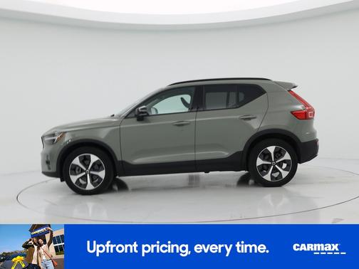 Green 2023 Volvo XC40 B5 Plus Dark Theme