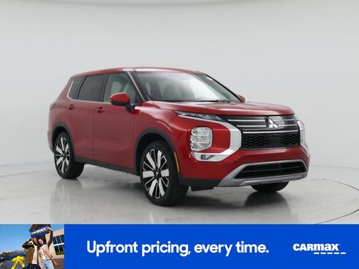 Red 2025 Mitsubishi Outlander SE