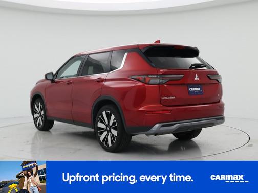 Red 2025 Mitsubishi Outlander SE