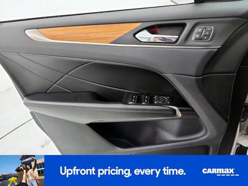 White 2019 Lincoln MKC Select