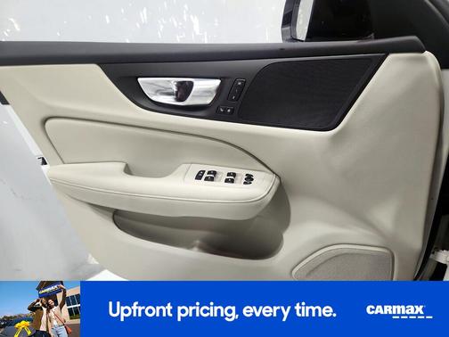 2023 Volvo S60 Recharge Plug-In Hybrid T8 Plus Dark Theme