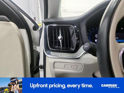 2023 Volvo S60 Recharge Plug-In Hybrid T8 Plus Dark Theme