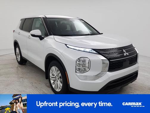 White 2024 Mitsubishi Outlander ES
