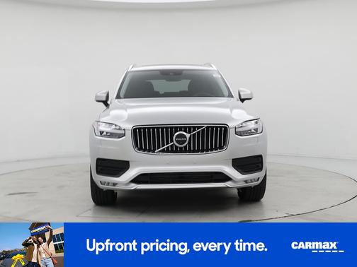 2022 Volvo XC90 T5 Momentum