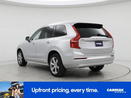 2022 Volvo XC90 T5 Momentum