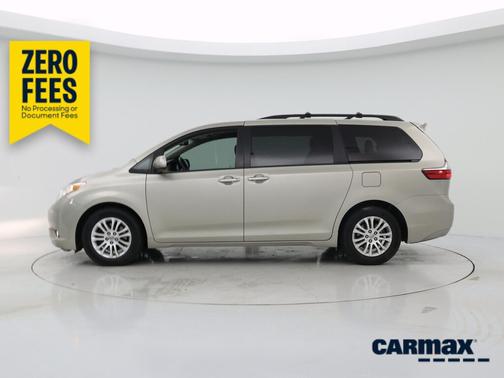 Gold 2017 Toyota Sienna XLE