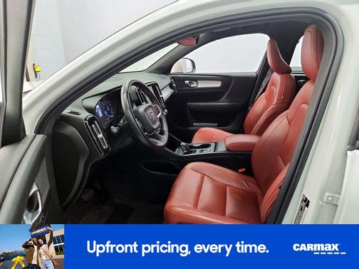 2020 Volvo XC40 T4 Momentum