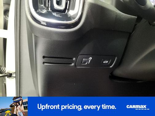 2020 Volvo XC40 T4 Momentum