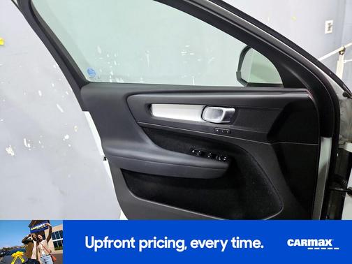 2020 Volvo XC40 T4 Momentum