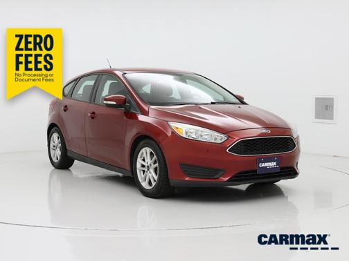 Red 2015 Ford Focus SE