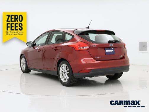 Red 2015 Ford Focus SE