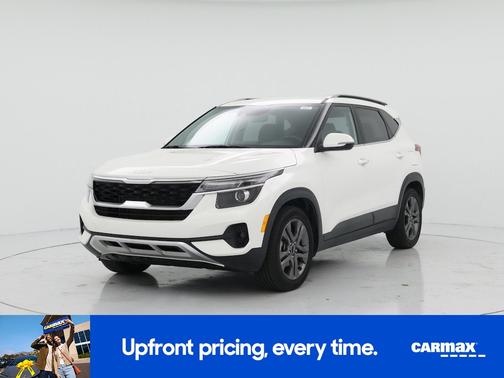 White 2023 Kia Seltos S