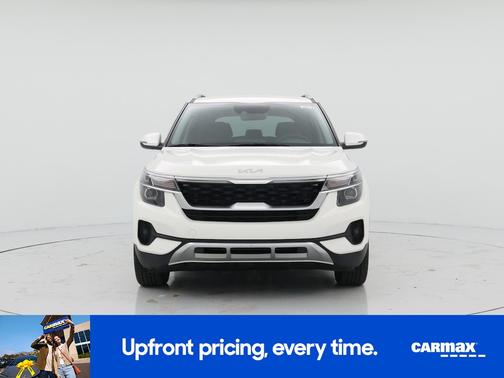 White 2023 Kia Seltos S