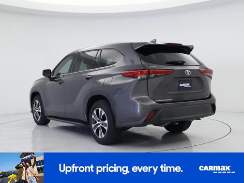 Gray 2022 Toyota Highlander XLE